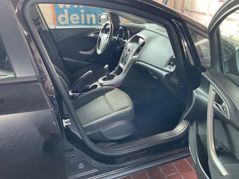 Opel Astra 1.4 Turbo Design Edition 2011 – снимка 3
