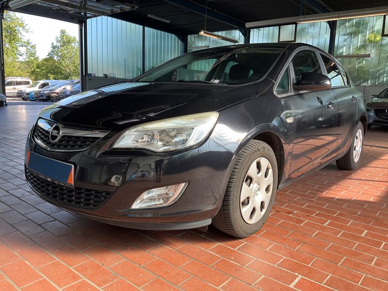 Opel Astra 1.4 Turbo Design Edition 2011 – снимка 1