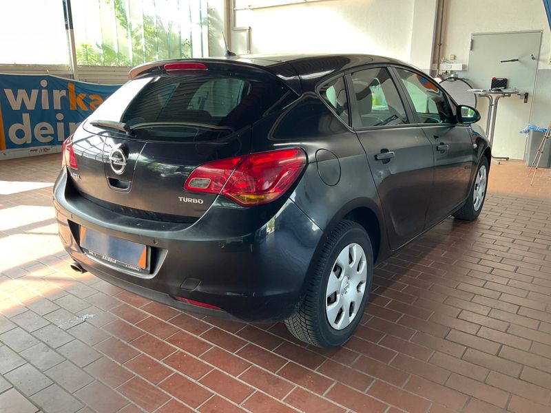 Opel Astra 1.4 Turbo Design Edition 2011 – снимка 2
