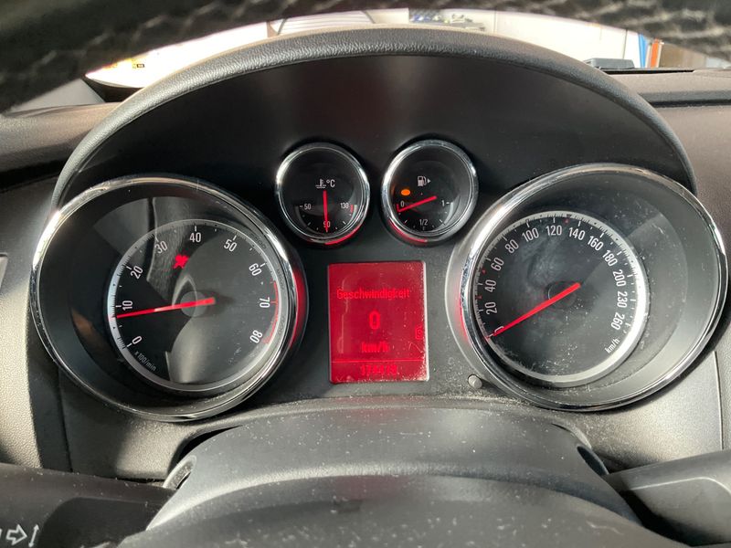 Opel Astra 1.4 Turbo Design Edition 2011 – снимка 4