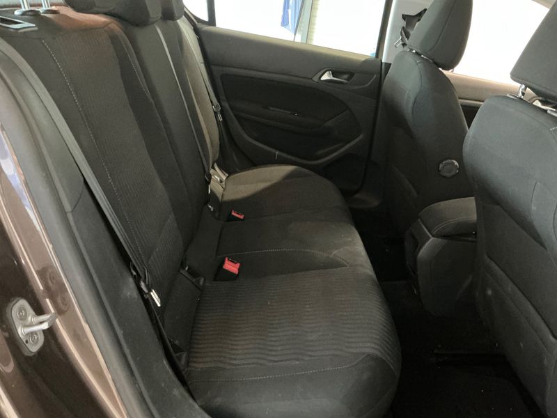 Peugeot 308 1.6 e-HDi Active 2014 – снимка 19