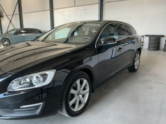 Volvo V60 2.0 D3 Momentum 2018 – снимка 2