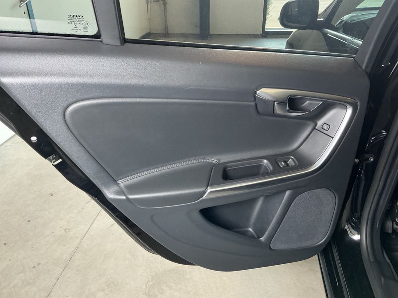 Volvo V60 2.0 D3 Momentum 2018 – снимка 28