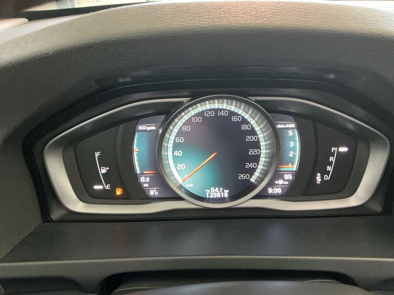 Volvo V60 2.0 D3 Momentum 2018 – снимка 18