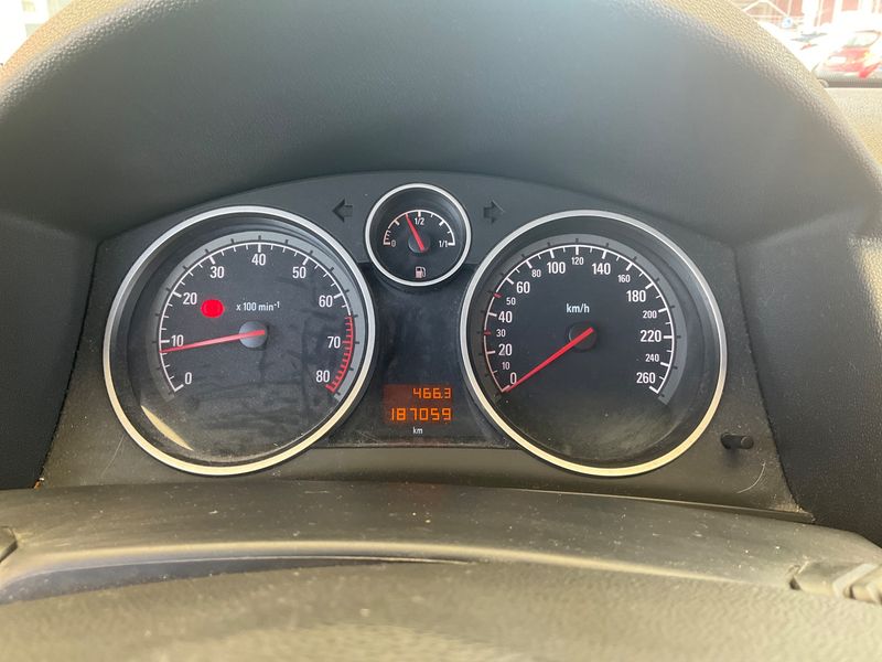 Opel Astra GTC 1.4 Enjoy 2008 – снимка 4