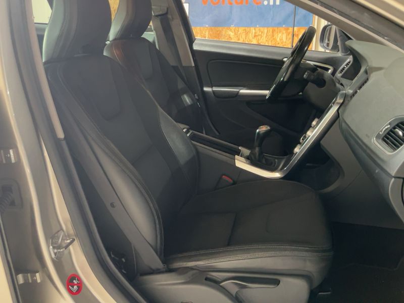Volvo V60 2.0 D3 Momentum 2015 – снимка 16