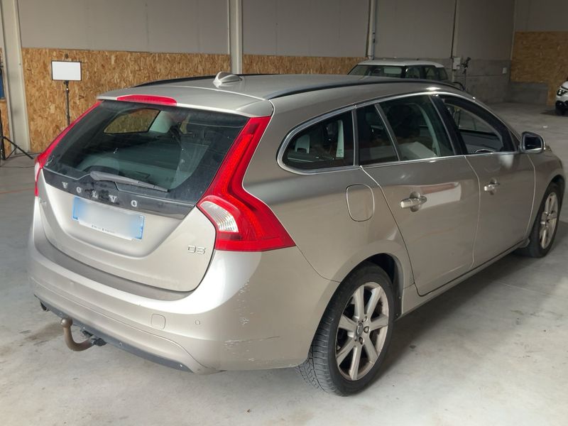 Volvo V60 2.0 D3 Momentum 2015 – снимка 8
