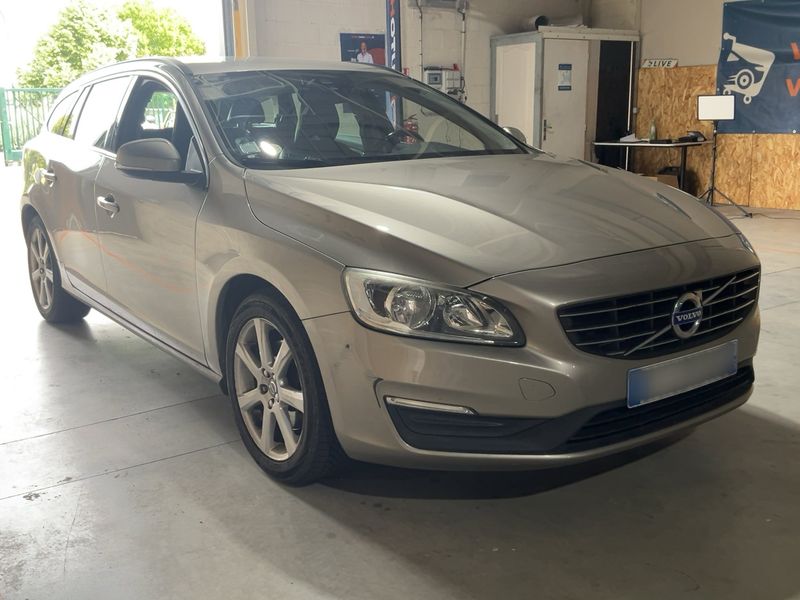 Volvo V60 2.0 D3 Momentum 2015 – снимка 12