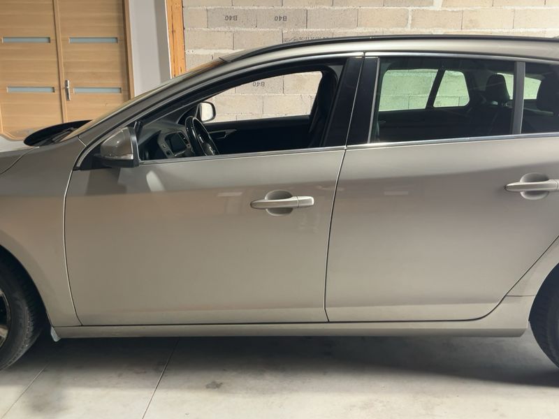 Volvo V60 2.0 D3 Momentum 2015 – снимка 4