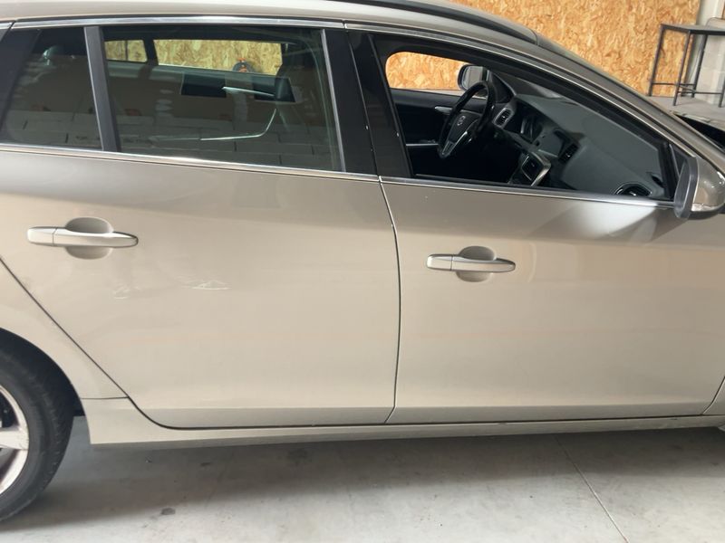 Volvo V60 2.0 D3 Momentum 2015 – снимка 10