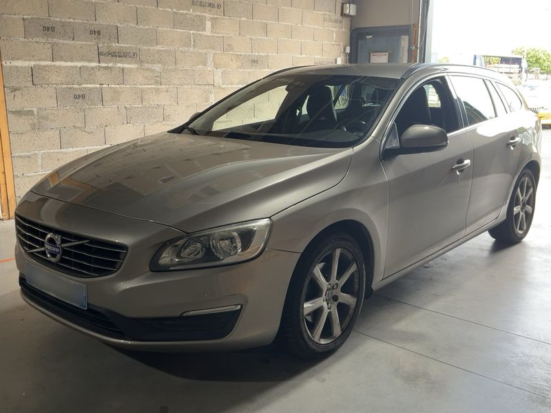 Volvo V60 2.0 D3 Momentum 2015 – снимка 1