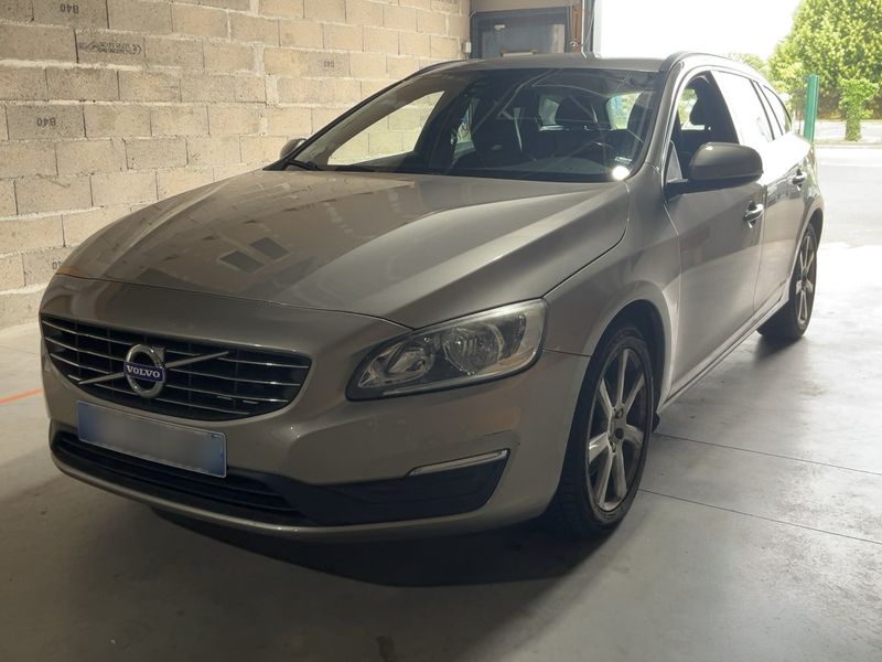 Volvo V60 2.0 D3 Momentum 2015 – снимка 2