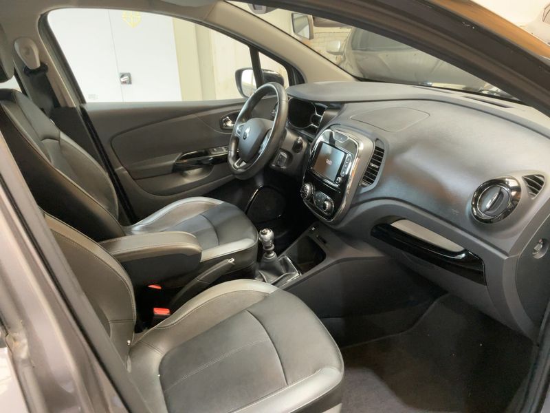 Renault Captur 1.2 TCe Energy XMOD 2017 – снимка 16
