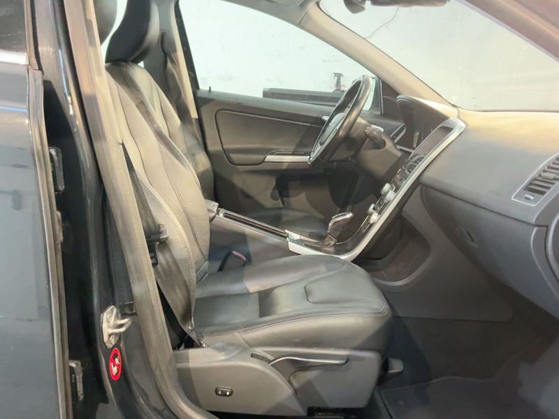 Volvo XC60 2.0 D4 Summum 2WD 2015 – снимка 17