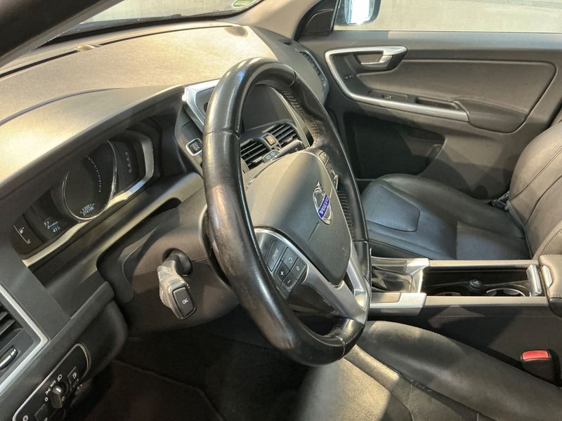Volvo XC60 2.0 D4 Summum 2WD 2015 – снимка 28