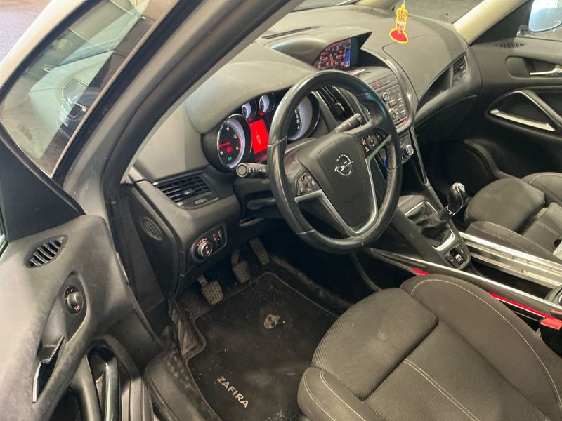 Opel Zafira Tourer 2.0 CDTI Cosmo 2014 – снимка 3