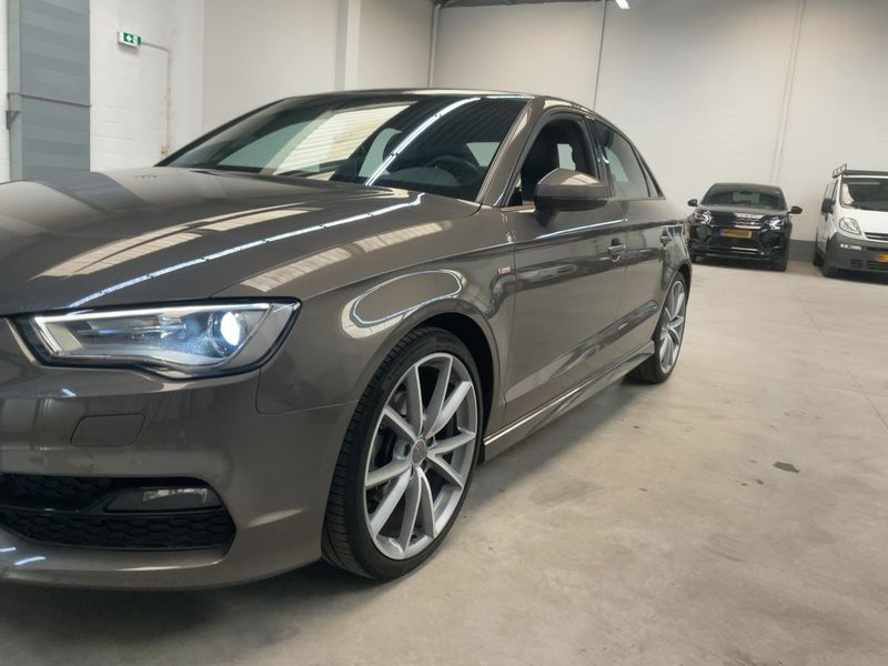 Audi A3 Limousine 1.4 TFSI ACT ultra S line Sportpaket 2015 – снимка 2