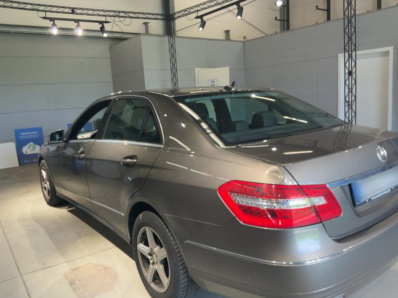 Mercedes-Benz E-Klasse E 200 CGI BlueEfficiency Avantgarde 2012 – снимка 6