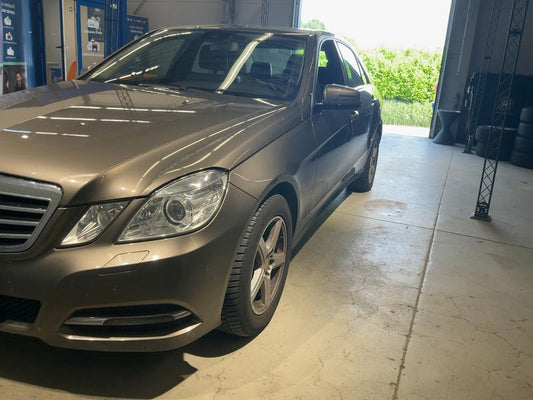 Mercedes-Benz E-Klasse E 200 CGI BlueEfficiency Avantgarde 2012 – снимка 2