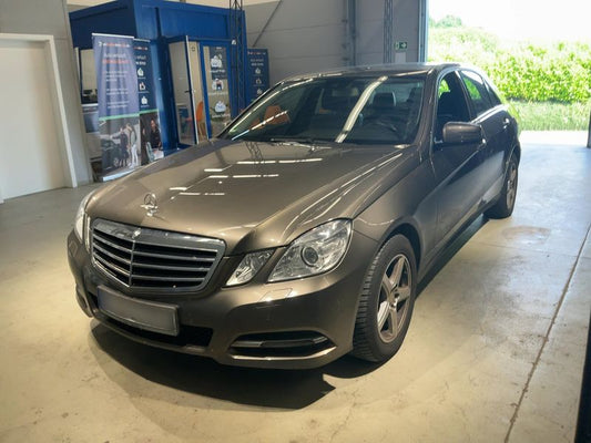Mercedes-Benz E-Klasse E 200 CGI BlueEfficiency Avantgarde 2012 – снимка 1