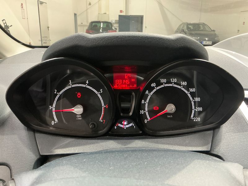 Ford Fiesta 1.25 Champions Edition 2012 – снимка 4