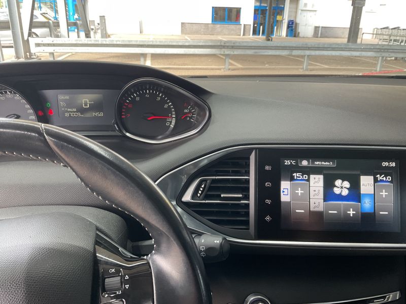 Peugeot 308 1.2 PureTech Access Business 2017 – снимка 18