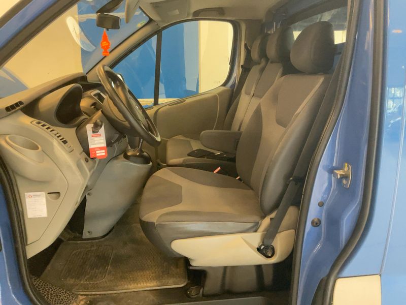 Renault Trafic 2.5 dCi L1H1 2,9t 2011 – снимка 16