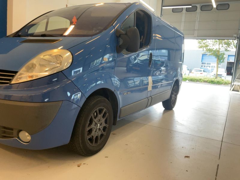 Renault Trafic 2.5 dCi L1H1 2,9t 2011 – снимка 2