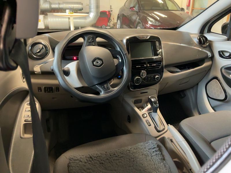 Renault Zoe electric drive 43 kW Intens 2016 – снимка 17