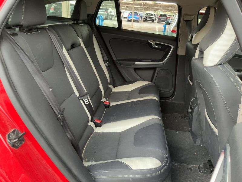 Volvo V60 1.6 D R-Design 2011 – снимка 19