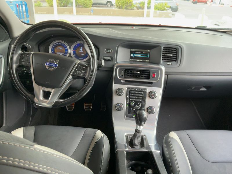 Volvo V60 1.6 D R-Design 2011 – снимка 17