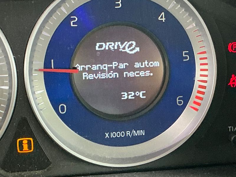 Volvo V60 1.6 D R-Design 2011 – снимка 24