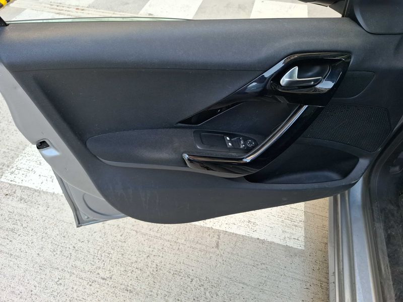 Peugeot 208 1.2 e-VTi Active 2019 – снимка 39