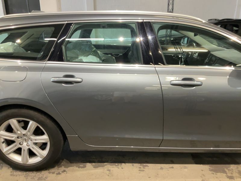 Volvo V90 2.0 D4 Momentum 2018 – снимка 10