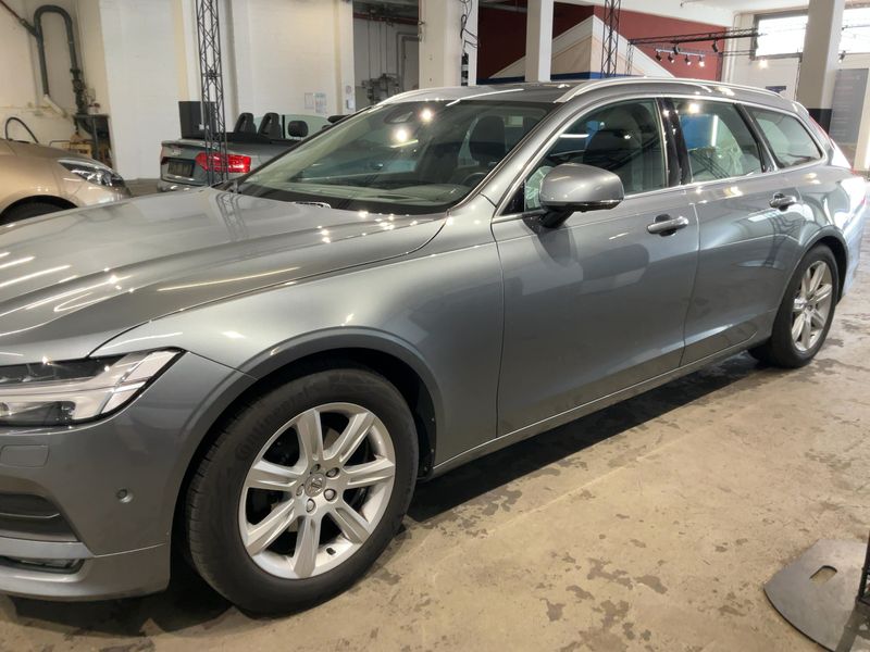 Volvo V90 2.0 D4 Momentum 2018 – снимка 2