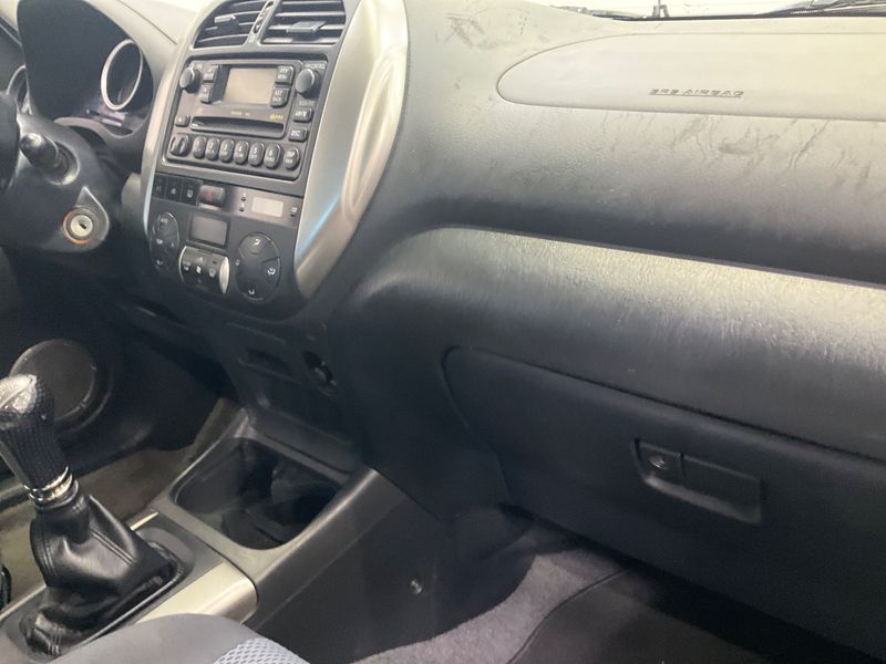 Toyota RAV 4 2.0 Sol 2005 – снимка 27