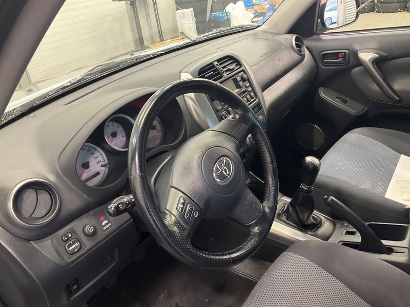 Toyota RAV 4 2.0 Sol 2005 – снимка 32