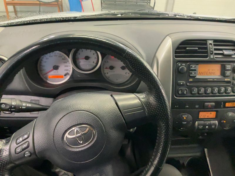 Toyota RAV 4 2.0 Sol 2005 – снимка 17