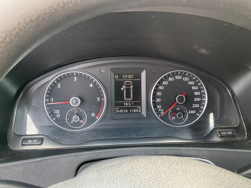 Volkswagen T5 Kombi 2.0 TDI lang 2015 – снимка 18
