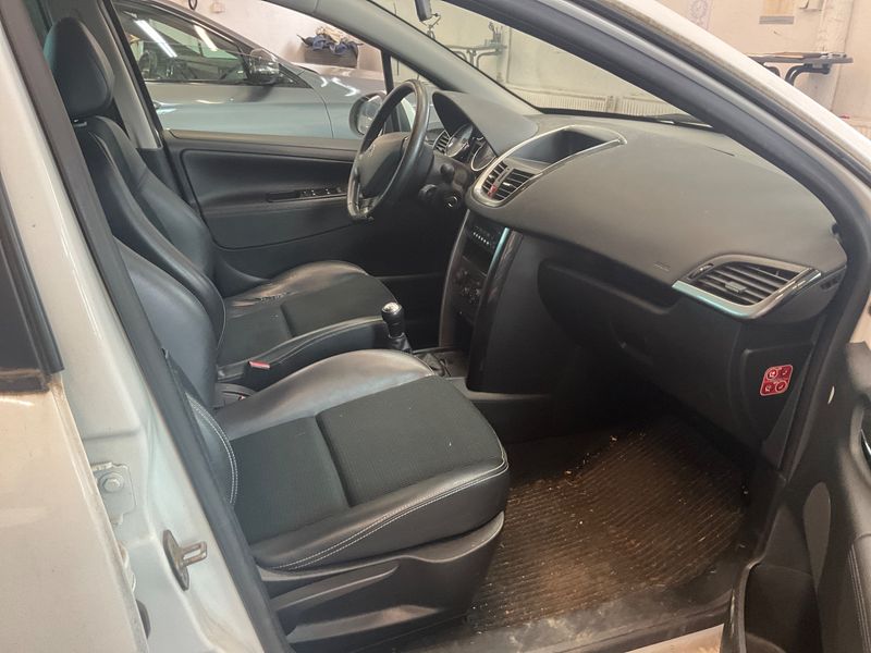 Peugeot 207 1.4 VTi Premium 2011 – снимка 3