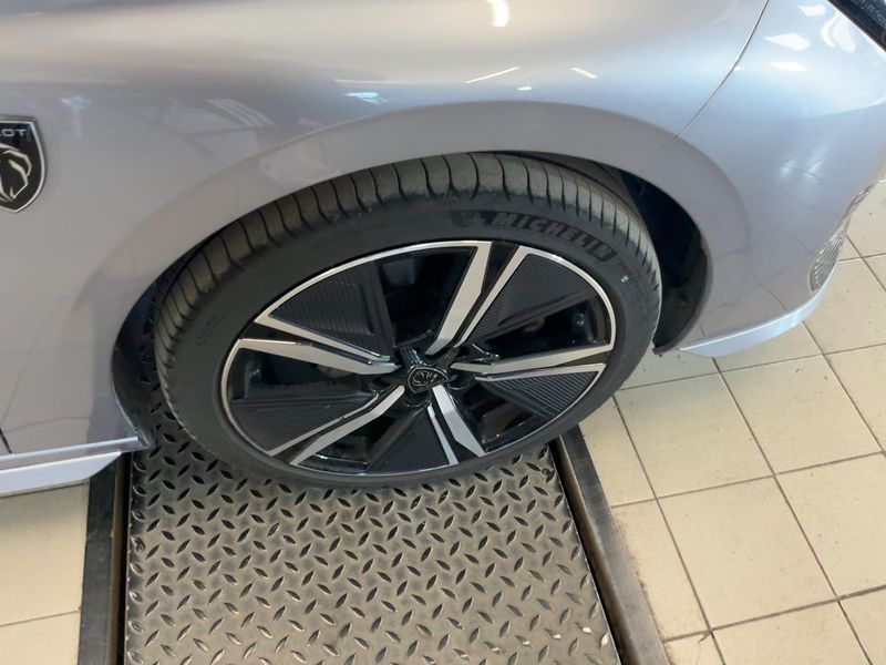 Peugeot 308 1.5 Blue-HDi GT 2023 – снимка 11