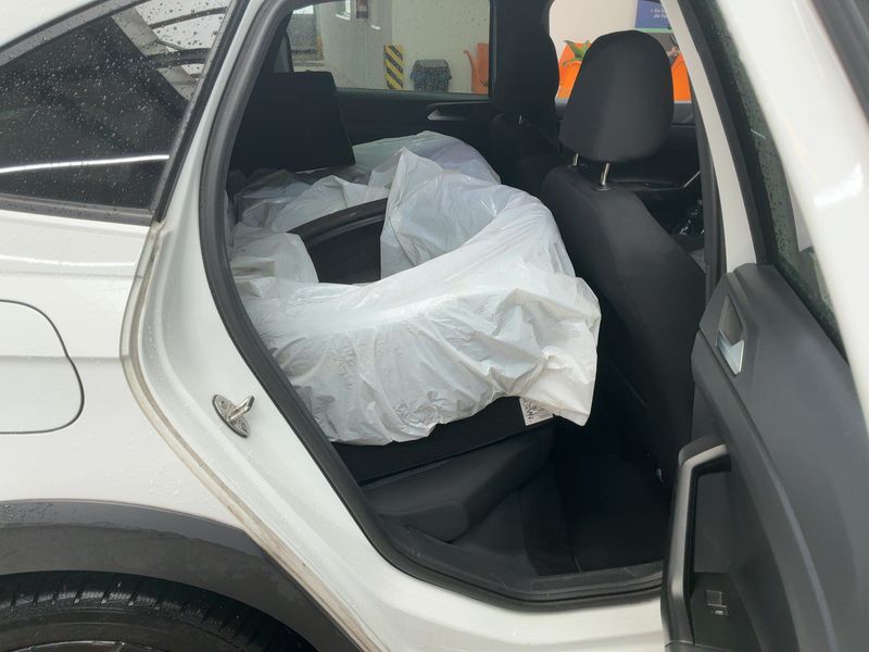 Volkswagen Taigo 1.5 TSI ACT R-Line 2022 – снимка 20