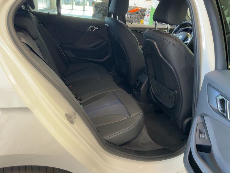 BMW 1er 120i M Sport 2023 – снимка 19
