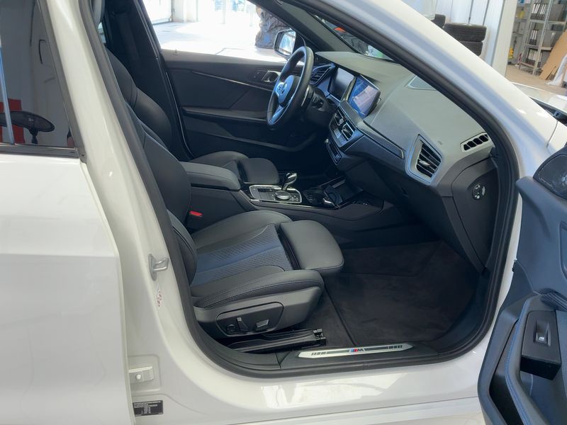BMW 1er 120i M Sport 2023 – снимка 16