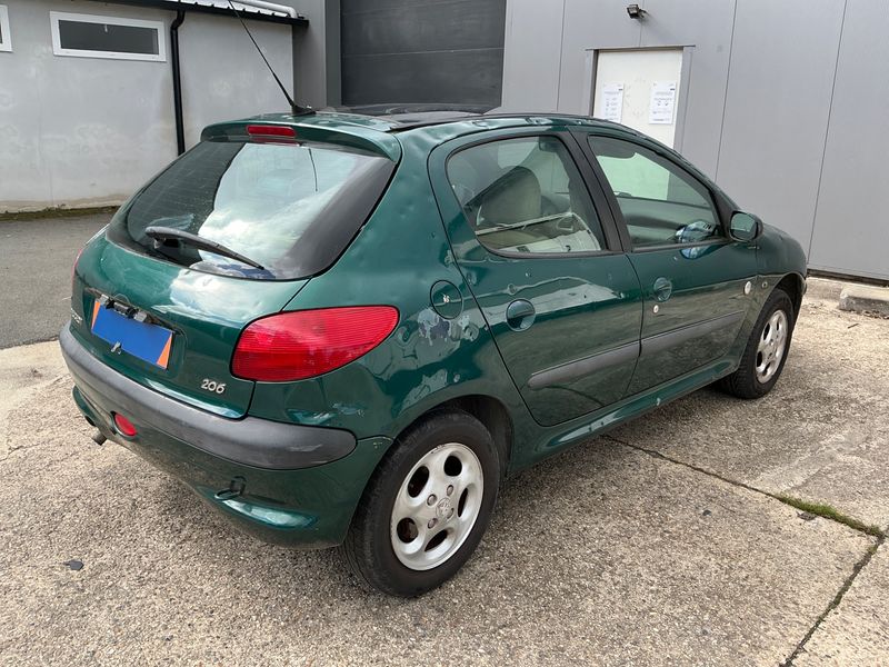 Peugeot 206 1.6 Roland Garros 2001 – снимка 2