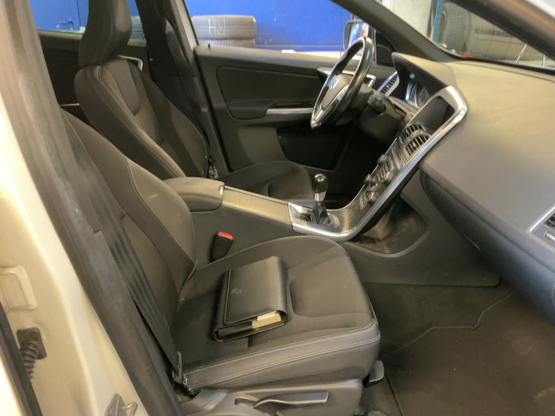 Volvo XC60 2.4 D4 Momentum AWD 2013 – снимка 16