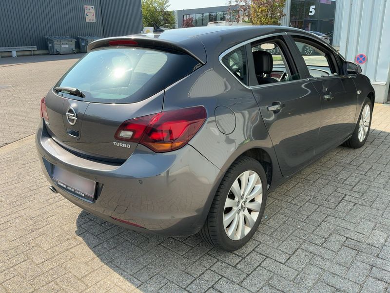 Opel Astra 1.4 Turbo Innovation 2012 – снимка 8