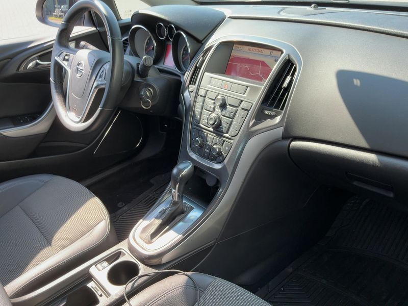 Opel Astra 1.4 Turbo Innovation 2012 – снимка 17