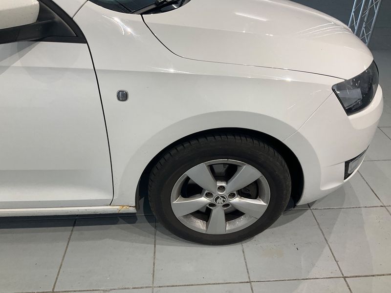 Skoda Rapid Spaceback 1.6 TDI GreenLine 2014 – снимка 23