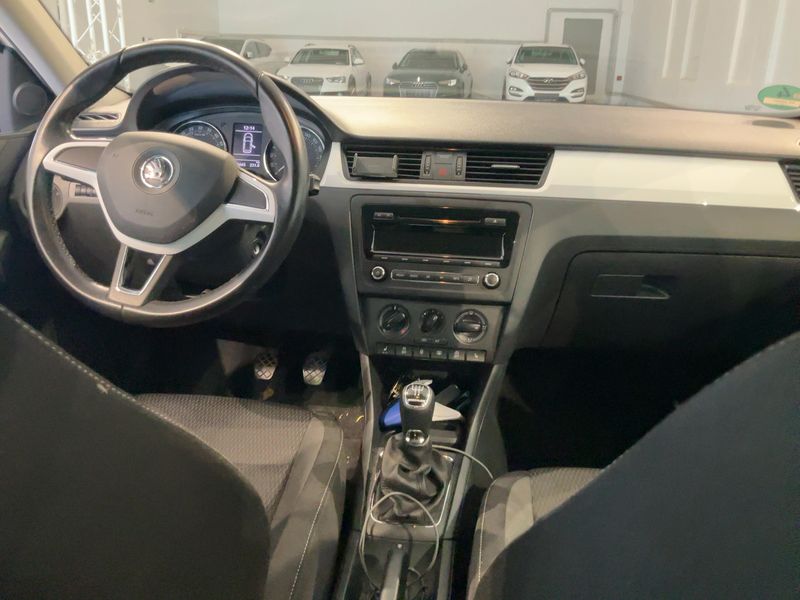 Skoda Rapid Spaceback 1.6 TDI GreenLine 2014 – снимка 17